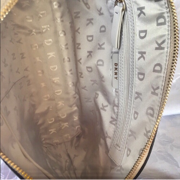 🎉 SALE 🎉 DKNY Medium Logo Floral Crossbody - Picture 2 of 3